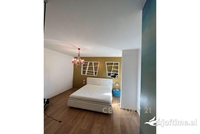 Shtepi ne shitje Apartament ne Tirane, 3+1, Mobilimi Bosh, pa mobiluar, Pagesa 350,000  Euro.