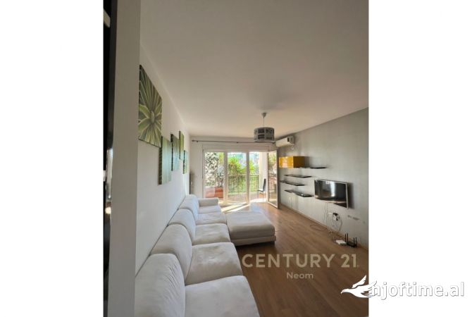 Shtepi ne shitje Apartament ne Tirane, 3+1, Mobilimi Bosh, pa mobiluar, Pagesa 350,000  Euro.