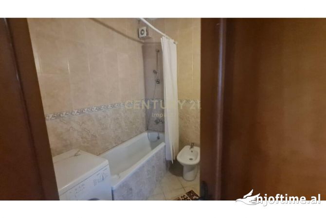 Shtepi me qera Apartament ne Tirane, 2+1, Mobilimi E mobiluar, Pagesa 1,100  Euro.