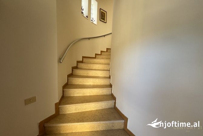 Shtepi me qera Apartament ne Tirane, 2+1, Mobilimi E mobiluar, Pagesa 650  Euro.