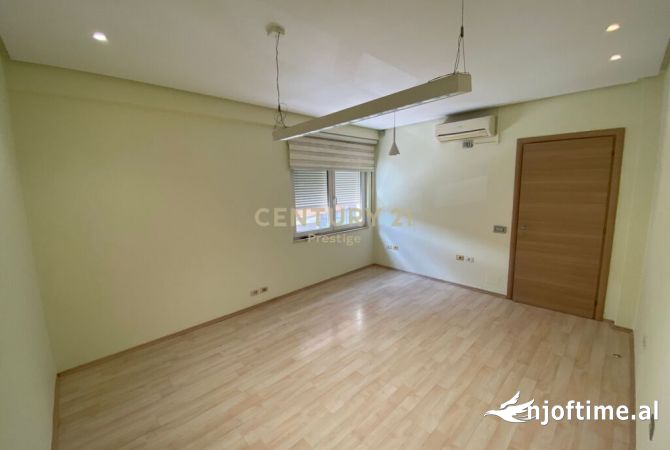Ambient biznesi me qera 3+1 ne Tirane - 600 Euro