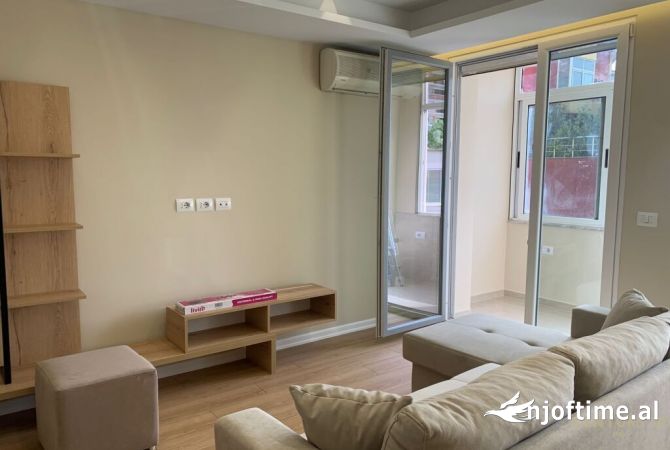 Shtepi me qera 2+1 ne Tirane - 650 Euro