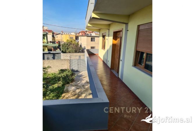 Shtepi ne shitje Shtepi Private ne Tirane, 3+1, Mobilimi E mobiluar, Pagesa 600,000  Euro.