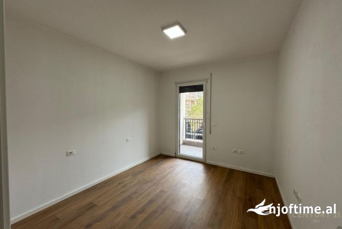 Ambient biznesi me qera 3+1 ne Tirane - 800 Euro
