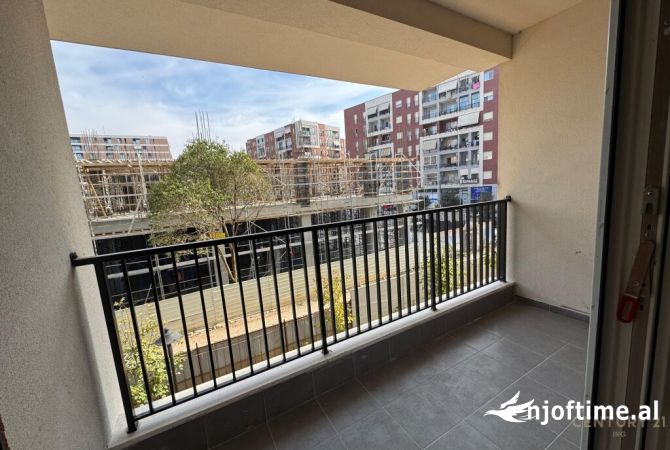 Trio Tower Brigde jepet me qera ambient per zyre 