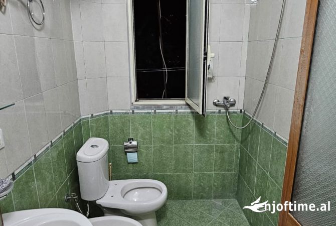 Shtepi me qera Apartament ne Tirane, 2+1, Mobilimi E mobiluar, Pagesa 550  Euro.