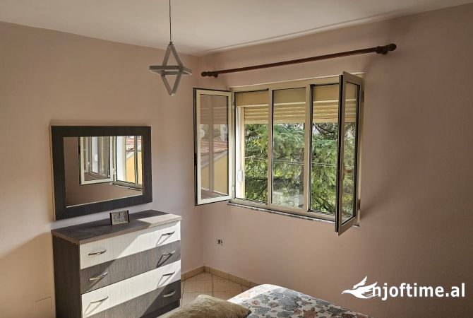 Shtepi me qera Apartament ne Tirane, 2+1, Mobilimi E mobiluar, Pagesa 550  Euro.