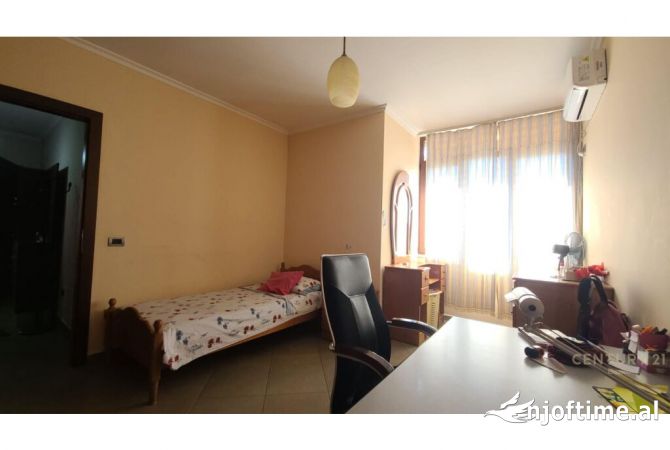 Shtepi me qera Apartament ne Tirane, 2+1, Mobilimi E mobiluar, Pagesa 700  Euro.