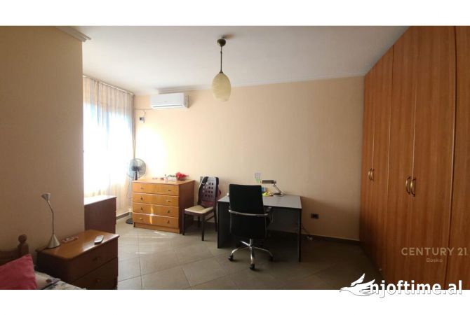 Shtepi me qera Apartament ne Tirane, 2+1, Mobilimi E mobiluar, Pagesa 700  Euro.