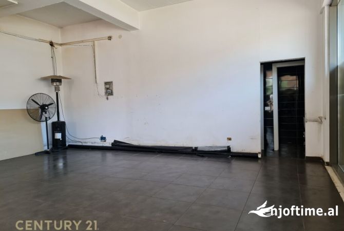 Ambient biznesi me qera 2+1 ne Tirane - 1,200 Euro
