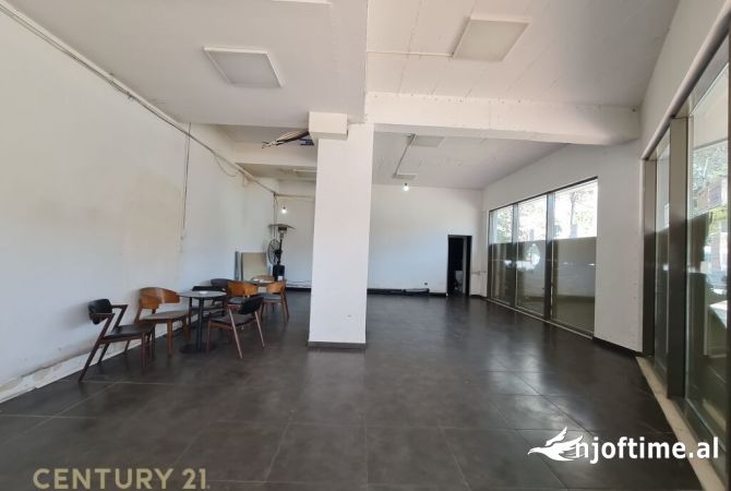 Ambient biznesi me qera 2+1 ne Tirane - 1,200 Euro
