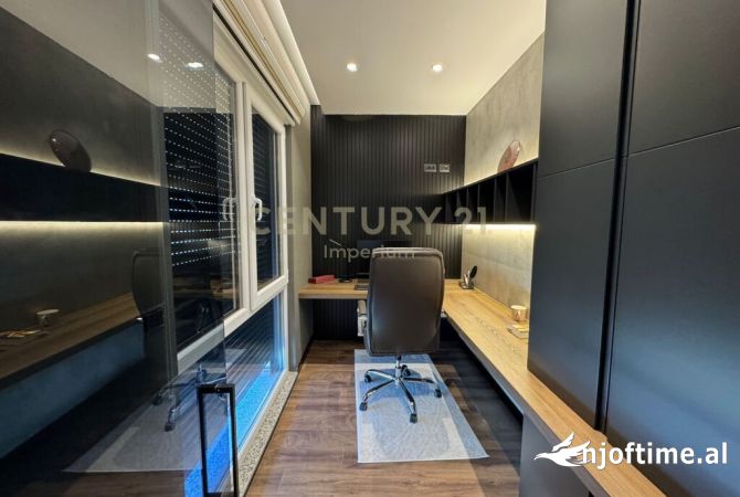 Shtepi ne shitje Apartament ne Tirane, 2+1, Mobilimi E mobiluar, Pagesa 155,000  Euro.