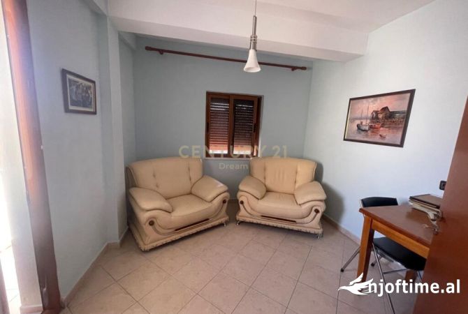 Shtepi ne shitje Apartament ne Tirane, 2+1, Mobilimi E mobiluar, Pagesa 110,000  Euro.