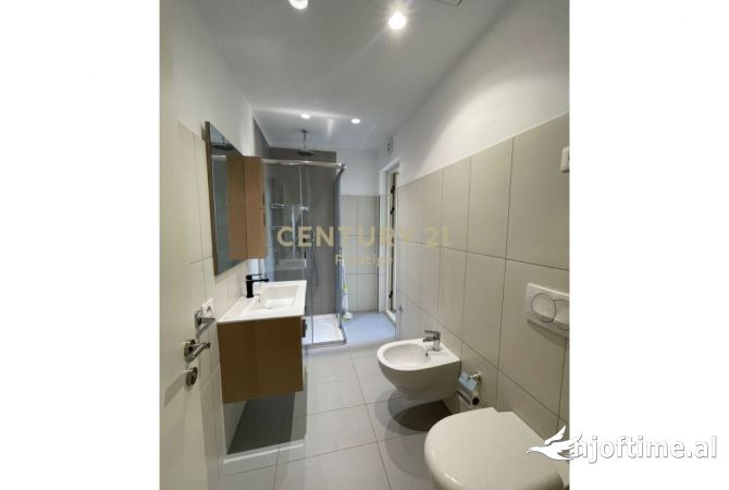 Shtepi me qera Apartament ne Tirane, 3+1, Mobilimi E mobiluar, Pagesa 2,200  Euro.