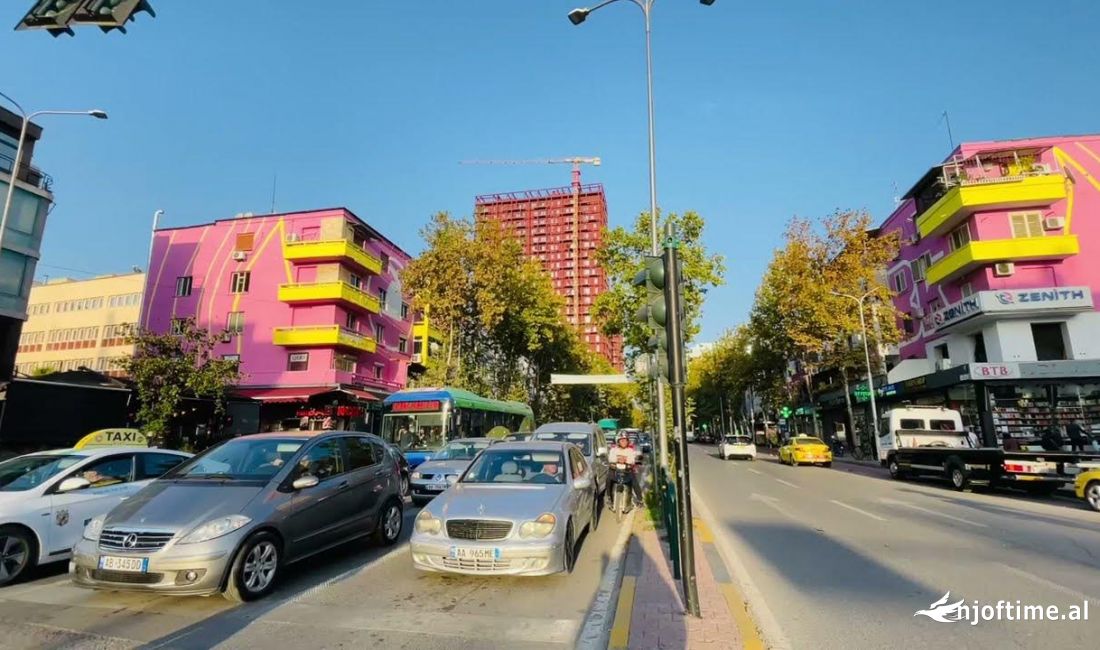 Shtepi ne shitje Apartament ne Tirane, 1+1, Mobilimi Bosh, pa mobiluar, Pagesa 75,000  Euro.