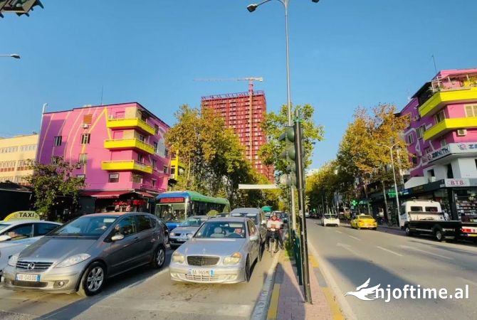 Shitet apartament 1+1 rruga e Kavajes 