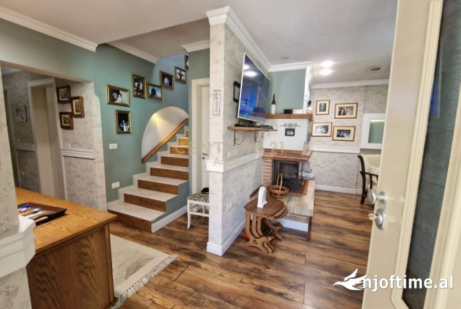 Shtepi ne shitje Vila Luksoze ne Tirane, 2+1, Mobilimi E mobiluar, Pagesa 360,000  Euro.