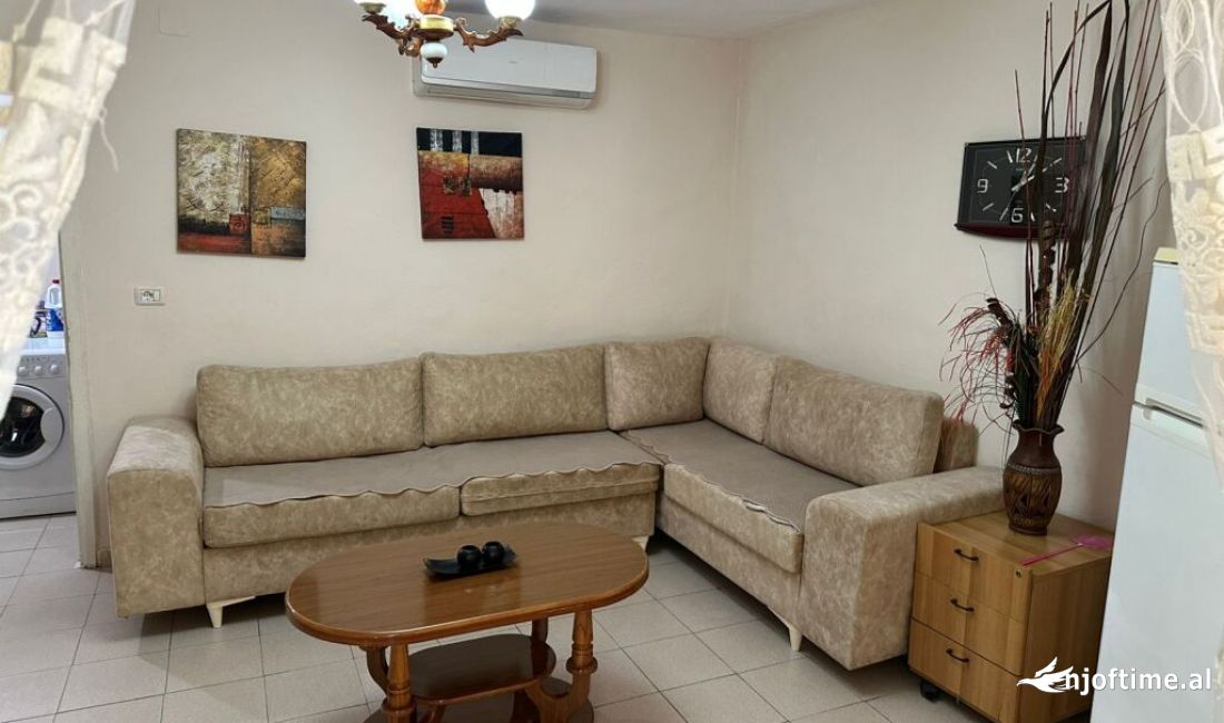 Shtepi me qera Apartament ne Tirane, 1+1, Mobilimi E mobiluar, Pagesa 400  Euro.