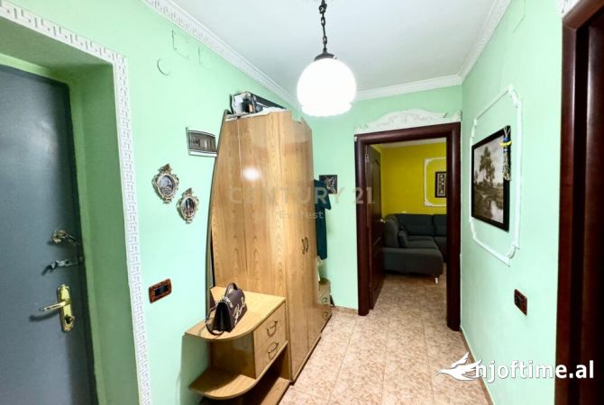 Shtepi ne shitje Apartament ne Tirane, 2+1, Mobilimi E mobiluar, Pagesa 80,000  Euro.