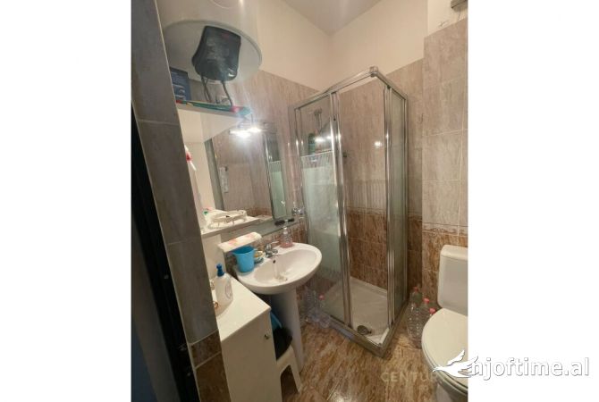 Shtepi me qera Apartament ne Tirane, 3+1, Mobilimi E mobiluar, Pagesa 750  Euro.