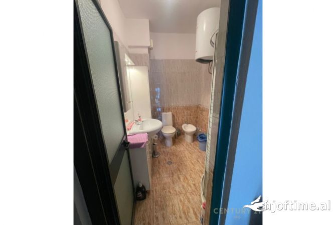 Shtepi me qera Apartament ne Tirane, 3+1, Mobilimi E mobiluar, Pagesa 750  Euro.