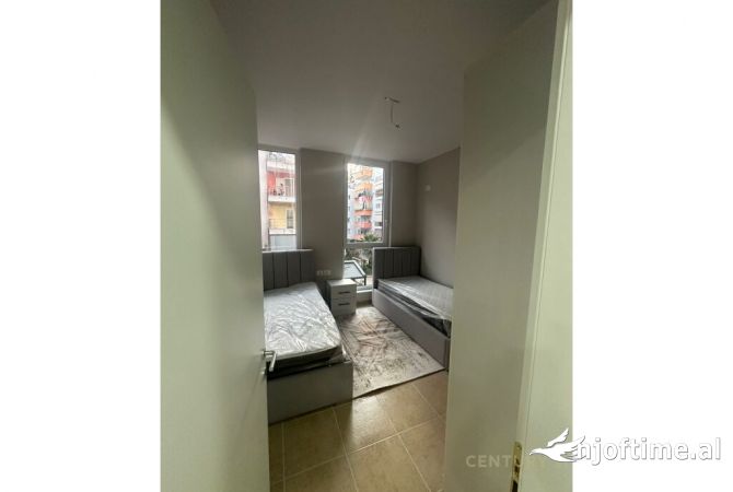 Shtepi me qera Apartament ne Tirane, 2+1, Mobilimi E mobiluar, Pagesa 770  Euro.