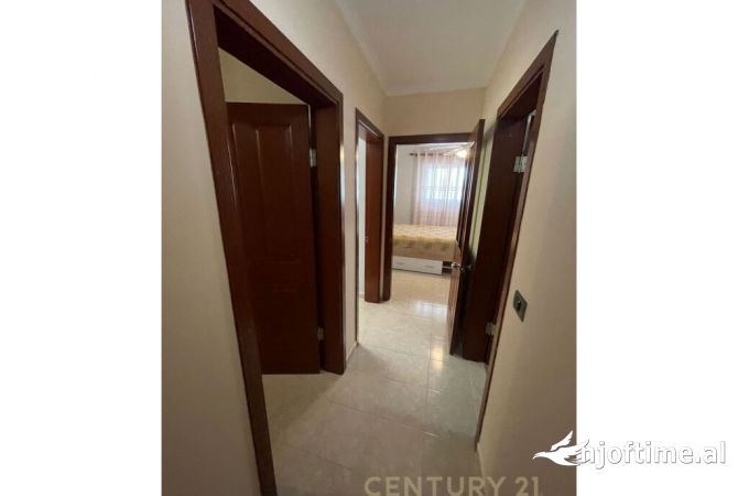 Shtepi me qera Apartament ne Tirane, 3+1, Mobilimi E mobiluar, Pagesa 600  Euro.