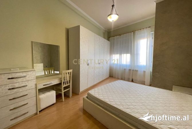 Shtepi me qera Apartament ne Tirane, 2+1, Mobilimi E mobiluar, Pagesa 1,000  Euro.