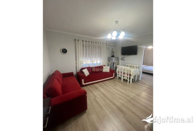 Shtepi me qera Apartament ne Tirane, 2+1, Mobilimi E mobiluar, Pagesa 700  Euro.