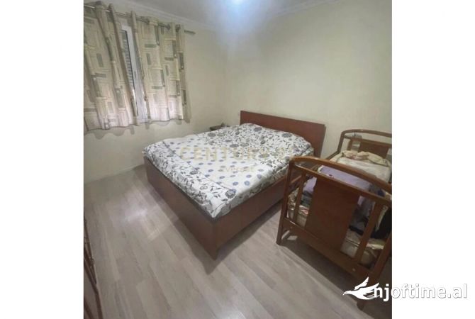 Shtepi ne shitje Apartament ne Tirane, 2+1, Mobilimi Bosh, pa mobiluar, Pagesa 98,000  Euro.