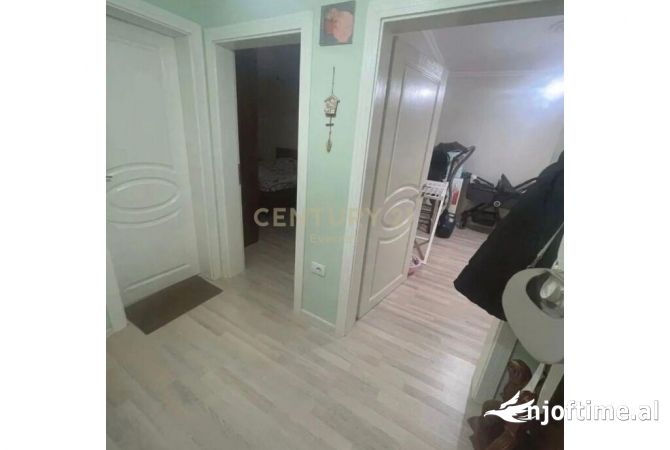 Shtepi ne shitje Apartament ne Tirane, 2+1, Mobilimi Bosh, pa mobiluar, Pagesa 98,000  Euro.