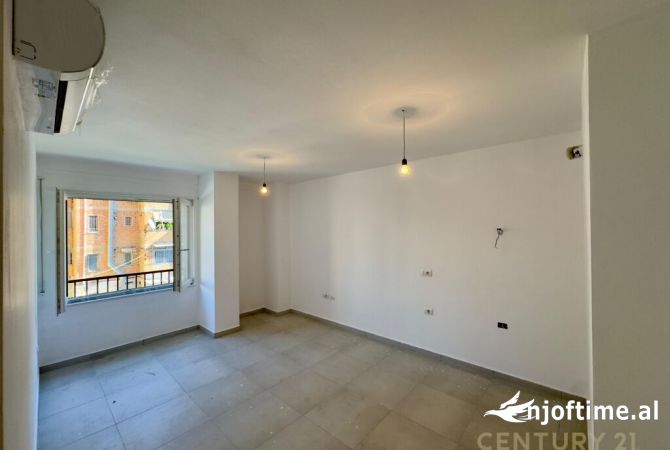 Ambient biznesi me qera 3+1 ne Tirane - 550 Euro