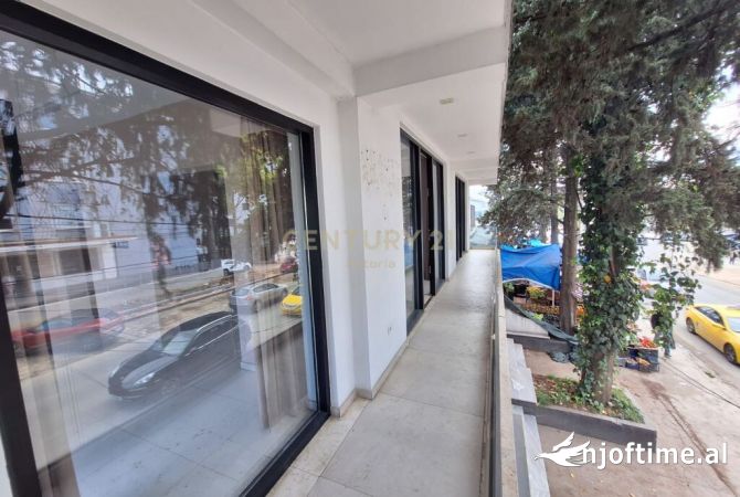 Ambient biznesi me qera 3+1 ne Tirane - 1,200 Euro