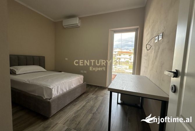 Shtepi me qera Shtepi Private ne Tirane, 3+1, Mobilimi E mobiluar, Pagesa 1,000  Euro.