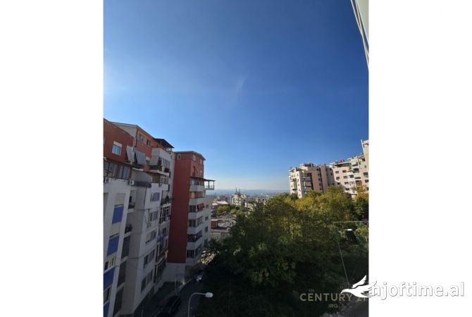 Shtepi ne shitje Apartament ne Tirane, 3+1, Mobilimi Bosh, pa mobiluar, Pagesa 129,000  Euro.
