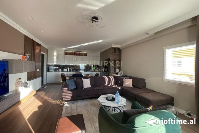 Shtepi me qera Apartament ne Tirane, 3+1, Mobilimi E mobiluar, Pagesa 1,100  Euro.