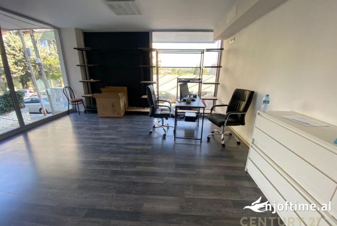Ambient biznesi me qera 3+1 ne Tirane - 450 Euro