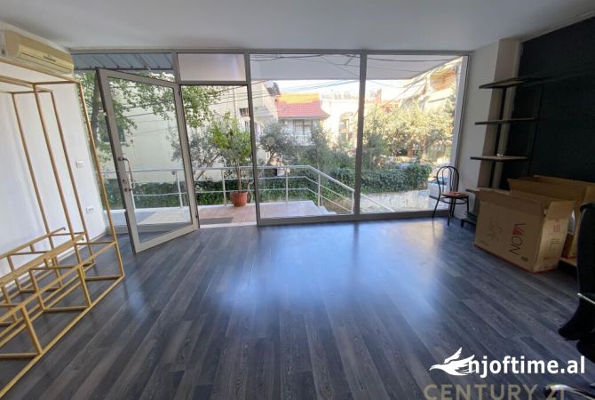 Ambient biznesi me qera 3+1 ne Tirane - 450 Euro