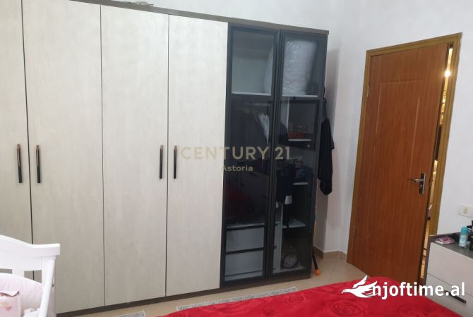 Shtepi ne shitje Apartament ne Tirane, 2+1, Mobilimi E mobiluar, Pagesa 123,000  Euro.