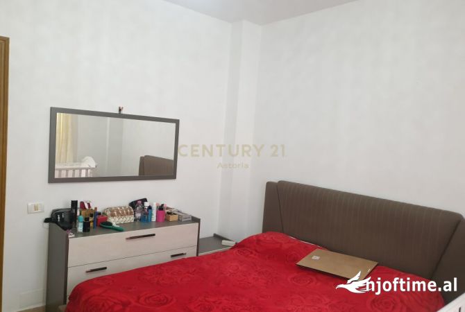 Shtepi ne shitje Apartament ne Tirane, 2+1, Mobilimi E mobiluar, Pagesa 123,000  Euro.