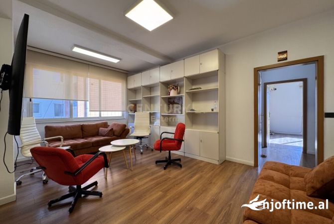 Ambient biznesi me qera 3+1 ne Tirane - 1,400 Euro