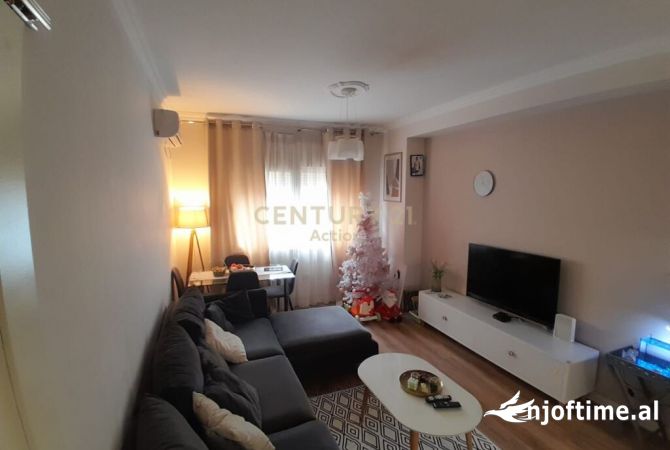Shtepi ne shitje Apartament ne Tirane, 2+1, Mobilimi E mobiluar, Pagesa 148,000  Euro.