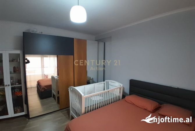Shtepi ne shitje Apartament ne Tirane, 2+1, Mobilimi E mobiluar, Pagesa 148,000  Euro.