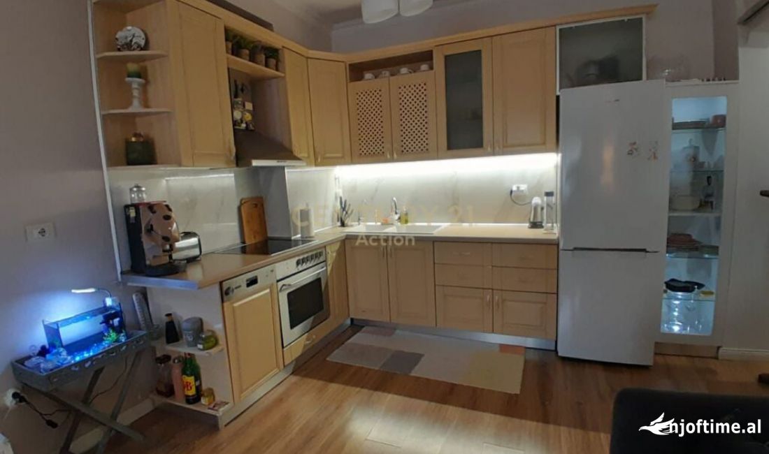 Shtepi ne shitje Apartament ne Tirane, 2+1, Mobilimi E mobiluar, Pagesa 148,000  Euro.