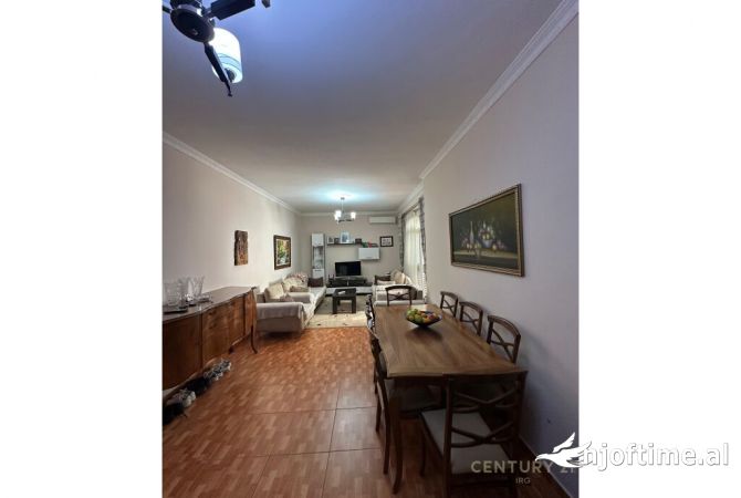 Shtepi ne shitje Apartament ne Tirane, 2+1, Mobilimi E mobiluar, Pagesa 139,000  Euro.