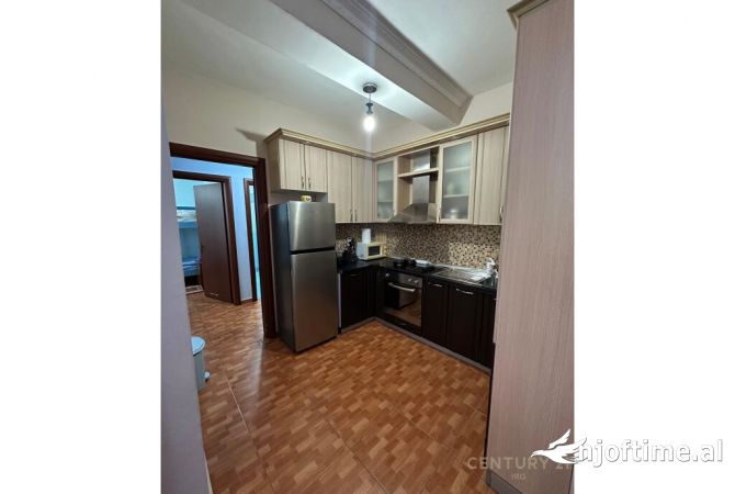 Shtepi ne shitje Apartament ne Tirane, 2+1, Mobilimi E mobiluar, Pagesa 139,000  Euro.