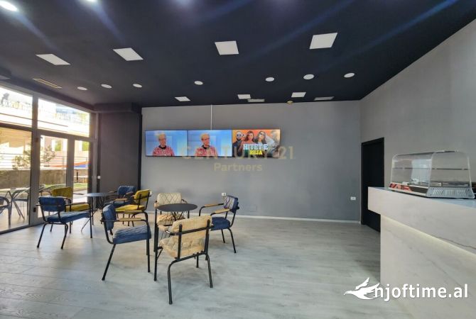 Disponojme ambient biznesi Bar-Kafe per shitje me vendndodhje prane Rezidences Alba!