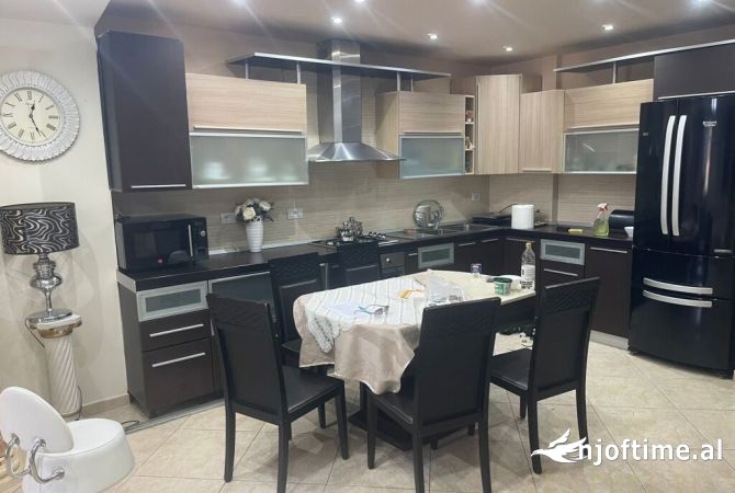 Shtepi me qera 2+1 ne Tirane - 800 Euro