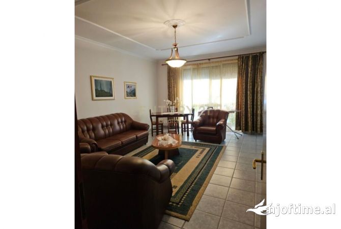 Shtepi me qera 3+1 ne Tirane - 900 Euro