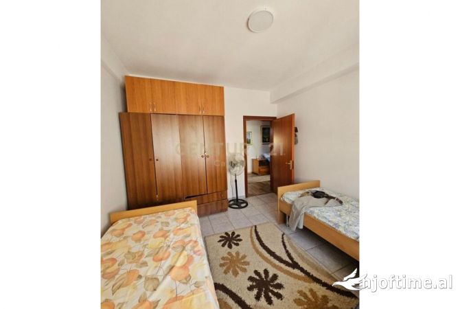 Shtepi me qera Apartament ne Tirane, 3+1, Mobilimi E mobiluar, Pagesa 900  Euro.
